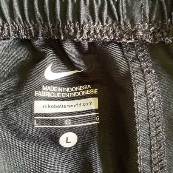 Nike - Picture 2 of 2